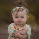تصویر دکتر نگین رنجی چمن زمین