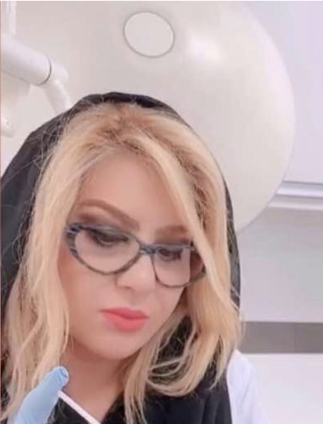 تصویر دکتر پریسا زندی