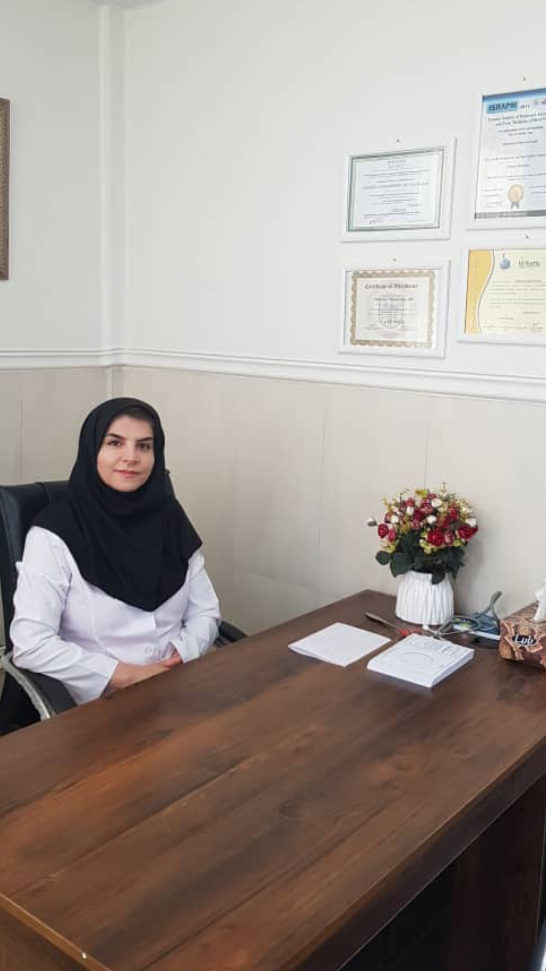 تصویر دکتر مهشید نیکوسرشت