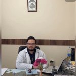 تصویر دکتر محمد داوری